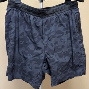 Ten Thousand men’s the session short size XL Black Camo.